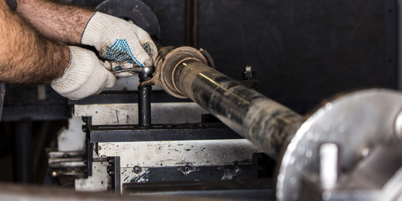 Driveshaft Problems: Common Symptoms, Causes and When to Replace It